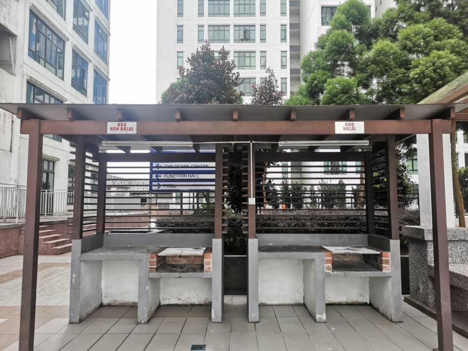 Dsummit 3bedroom Wifi Netflix 5 Pax * Johor Bahru
